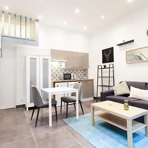 Spacious Studio In Batignolles Appartement Paris